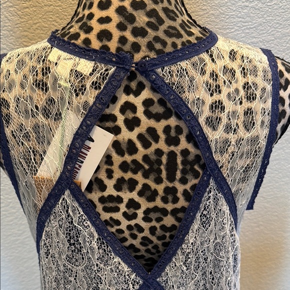 Umgee Elegant Blue and White Lace Dress - Picture 7 of 11